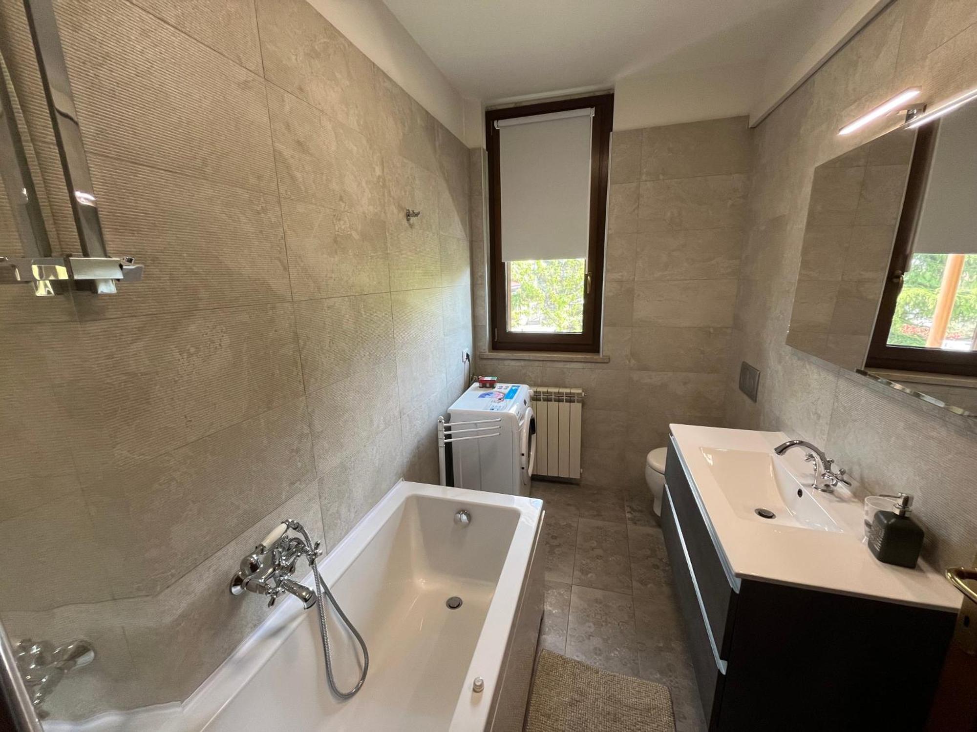Discovery Flat With Pool & Bikes Lägenhet Sirmione Exteriör bild